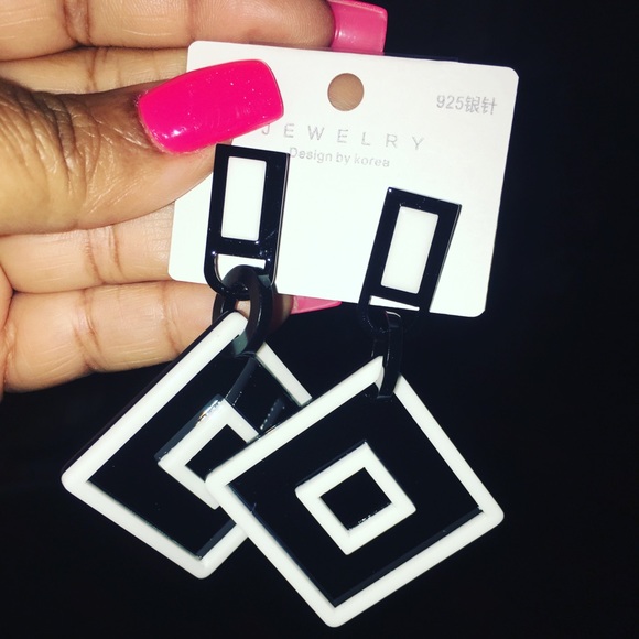 Beautiful geometric shaped earrings - Picture 2 of 2